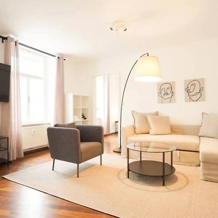 Apartament Authentic Austrian Flat In The South Of Vienna Modling Zewnętrze zdjęcie