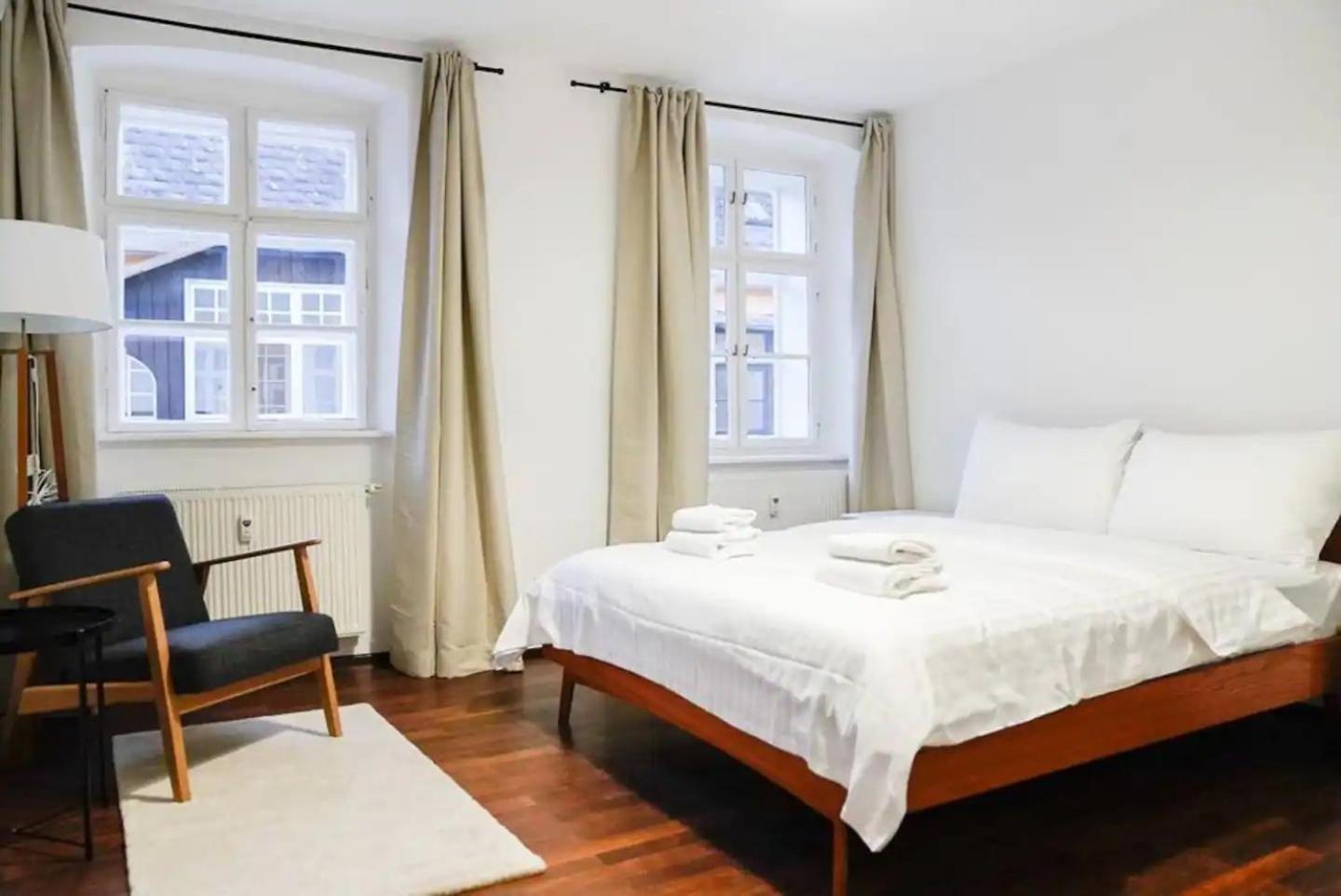 Apartament Authentic Austrian Flat In The South Of Vienna Modling Zewnętrze zdjęcie
