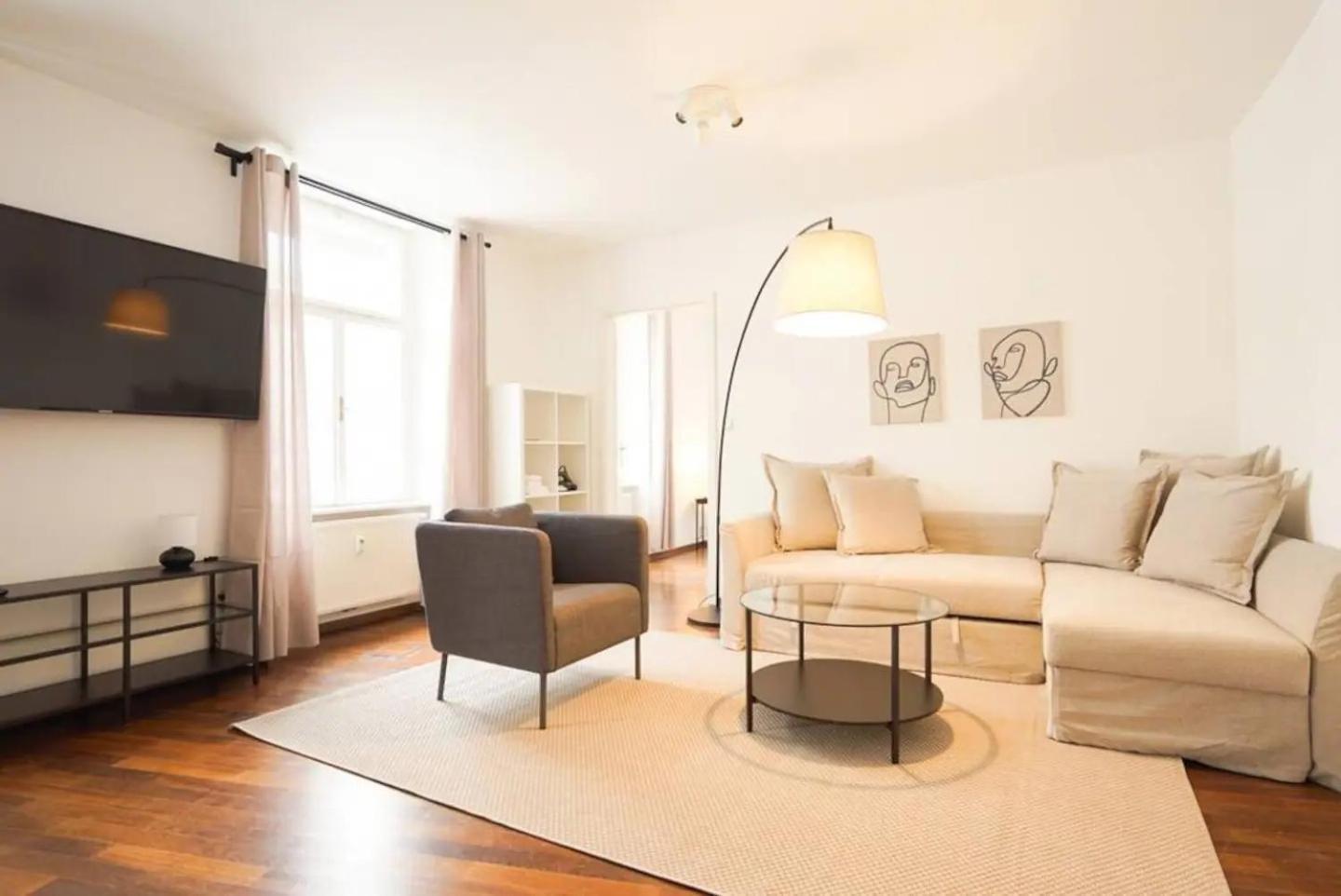 Apartament Authentic Austrian Flat In The South Of Vienna Modling Zewnętrze zdjęcie