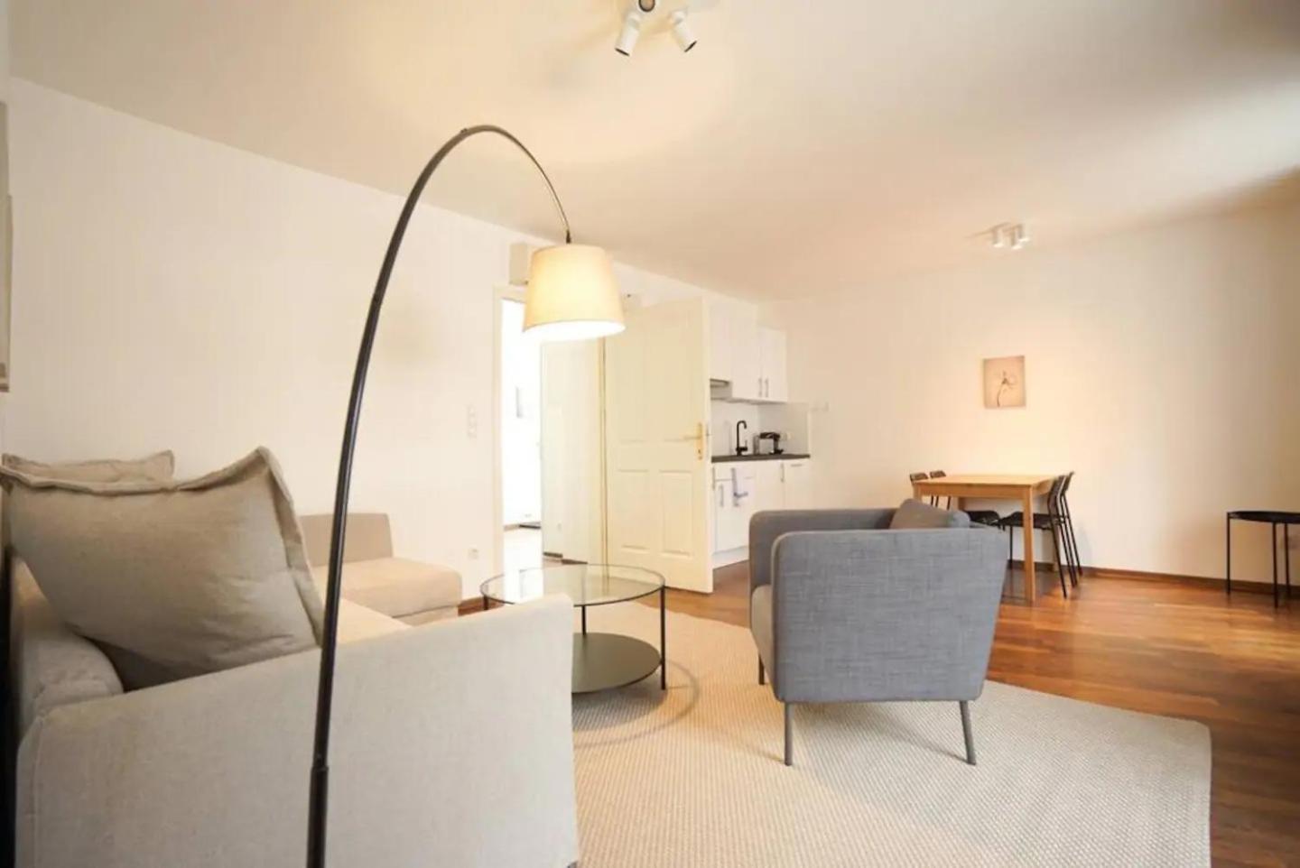 Apartament Authentic Austrian Flat In The South Of Vienna Modling Zewnętrze zdjęcie