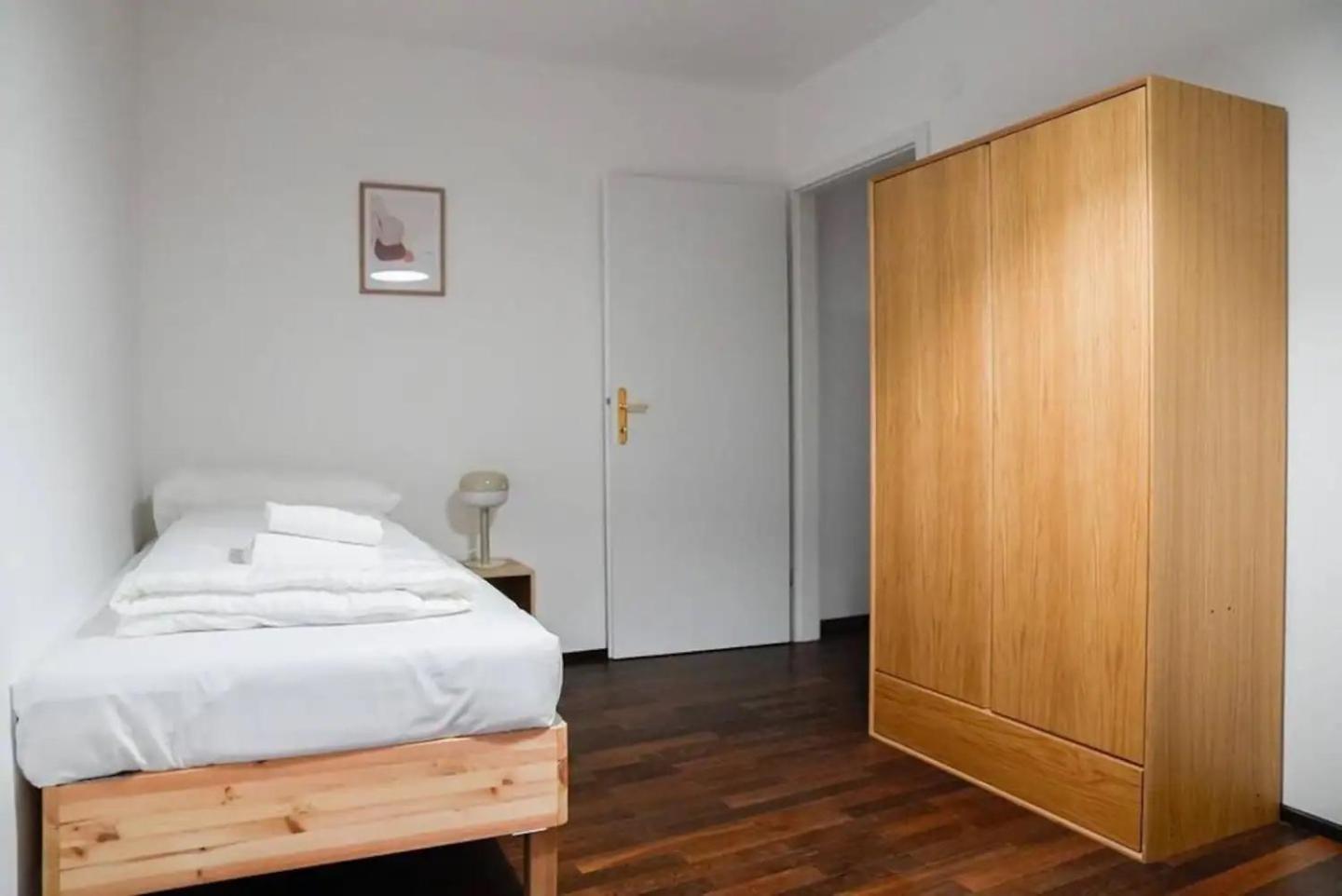 Apartament Authentic Austrian Flat In The South Of Vienna Modling Zewnętrze zdjęcie