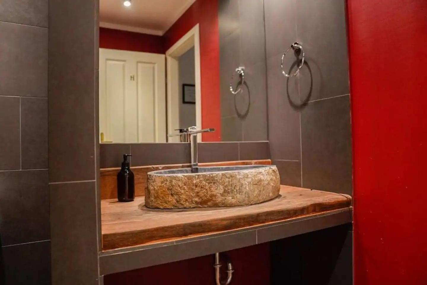 Apartament Authentic Austrian Flat In The South Of Vienna Modling Zewnętrze zdjęcie