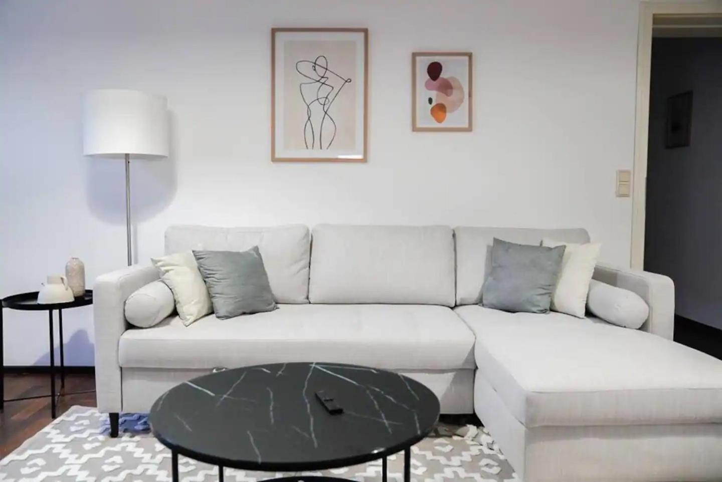 Apartament Authentic Austrian Flat In The South Of Vienna Modling Zewnętrze zdjęcie