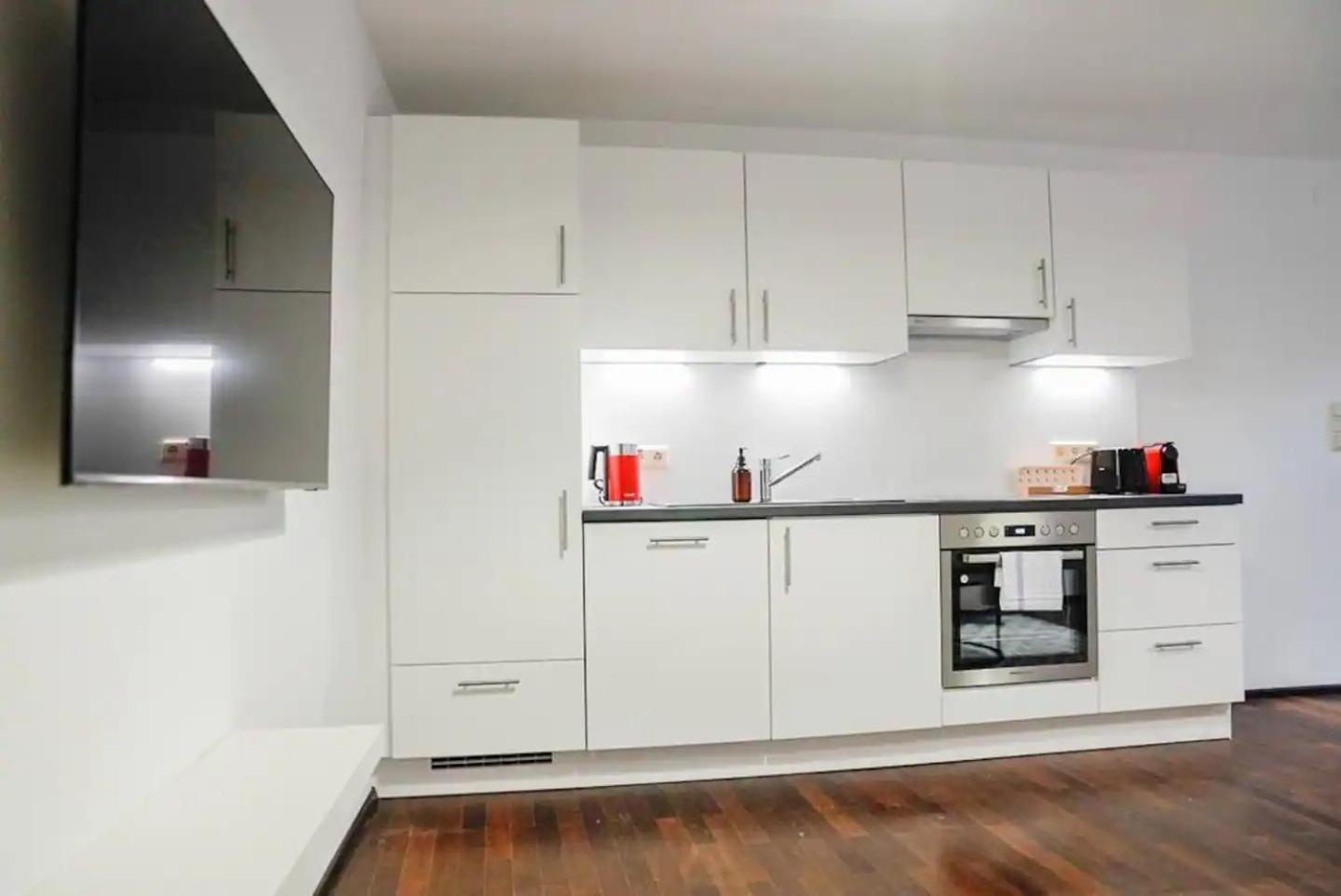Apartament Authentic Austrian Flat In The South Of Vienna Modling Zewnętrze zdjęcie