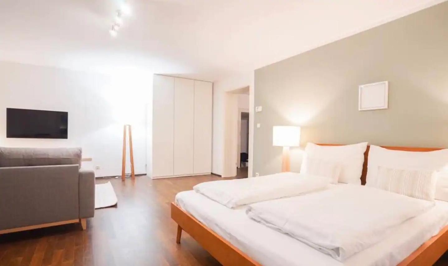 Apartament Authentic Austrian Flat In The South Of Vienna Modling Zewnętrze zdjęcie
