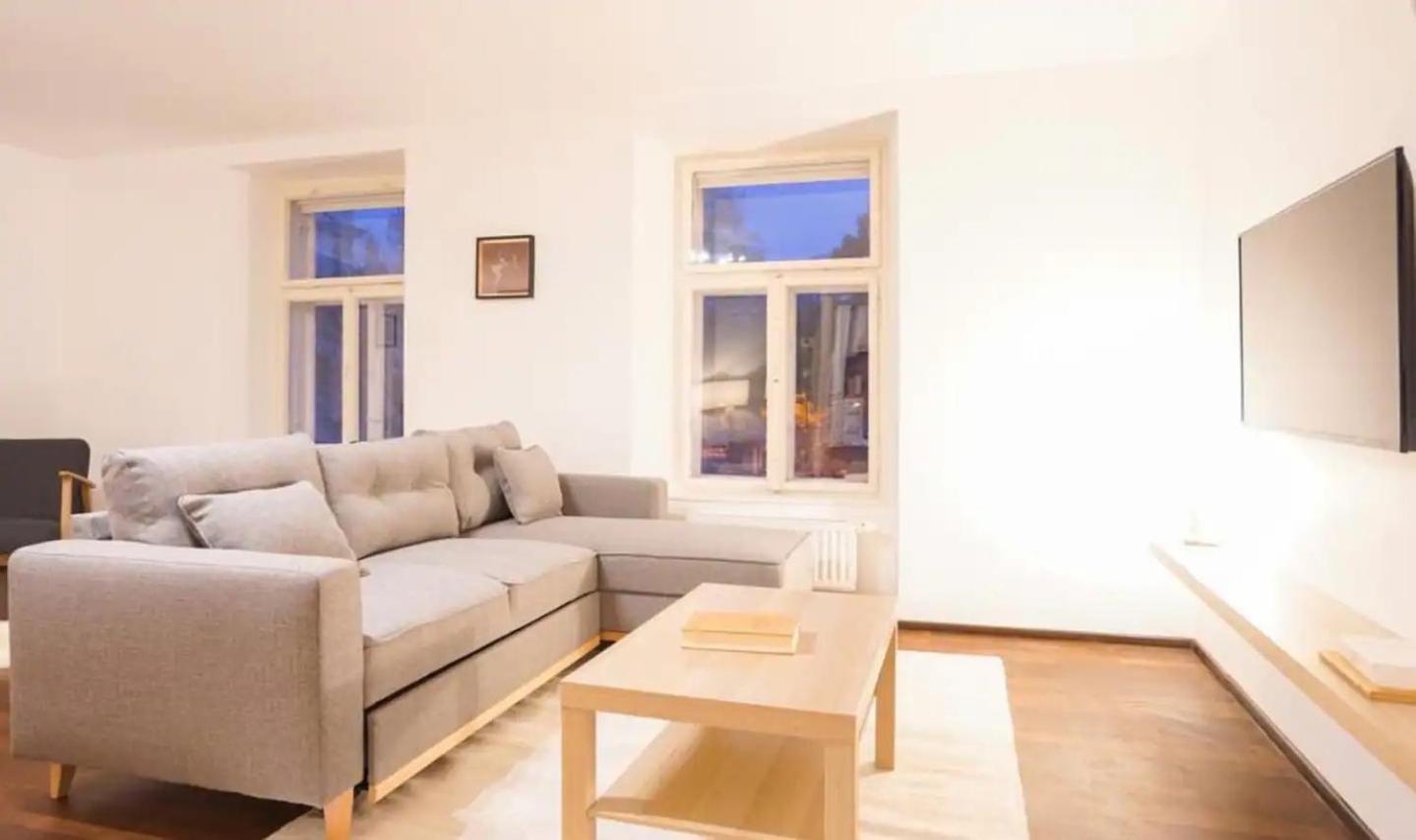Apartament Authentic Austrian Flat In The South Of Vienna Modling Zewnętrze zdjęcie