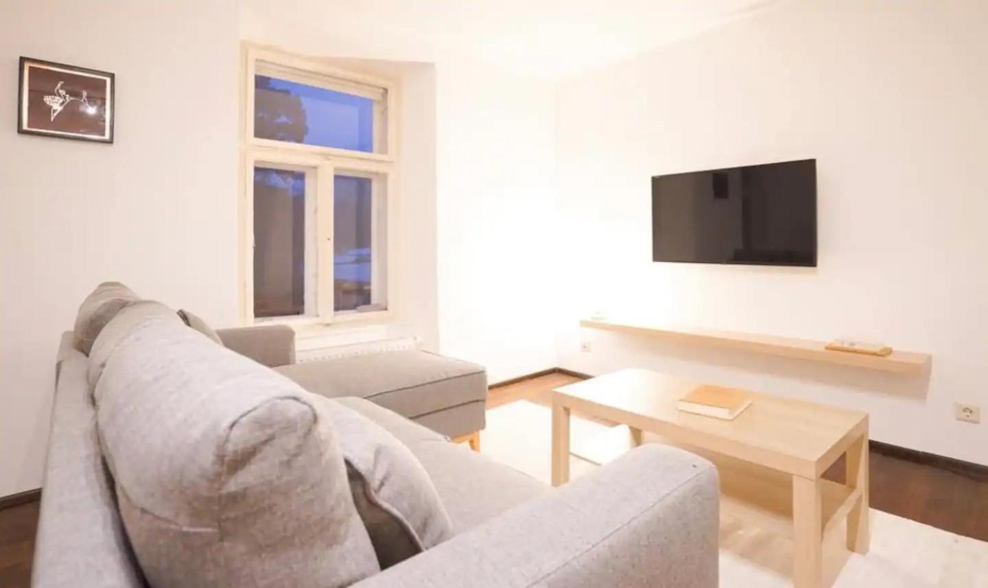 Apartament Authentic Austrian Flat In The South Of Vienna Modling Zewnętrze zdjęcie