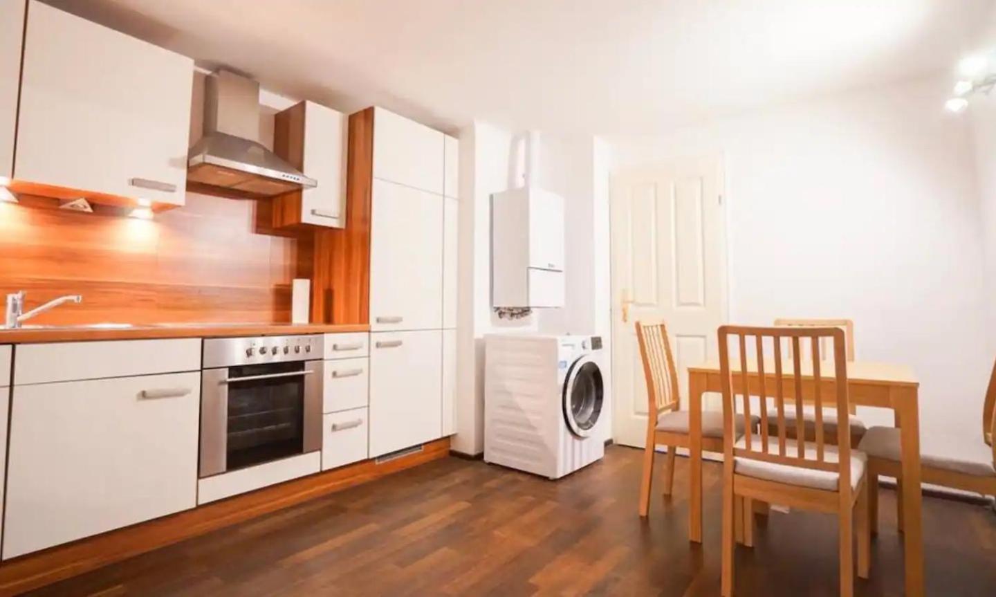 Apartament Authentic Austrian Flat In The South Of Vienna Modling Zewnętrze zdjęcie