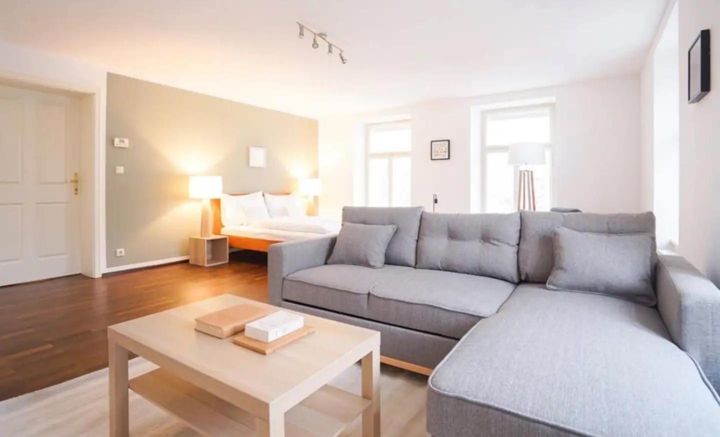 Apartament Authentic Austrian Flat In The South Of Vienna Modling Zewnętrze zdjęcie