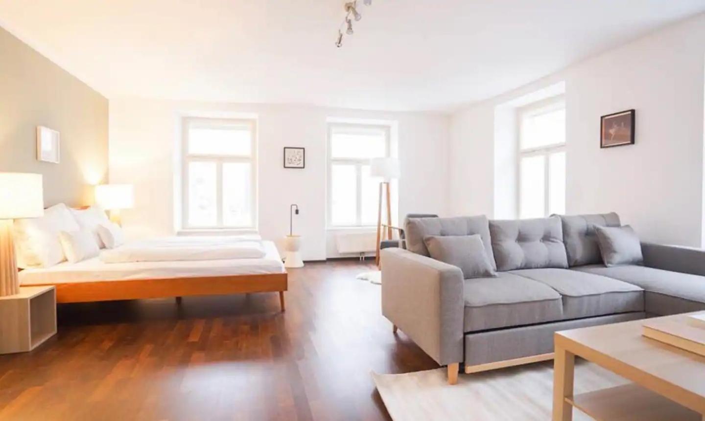 Apartament Authentic Austrian Flat In The South Of Vienna Modling Zewnętrze zdjęcie