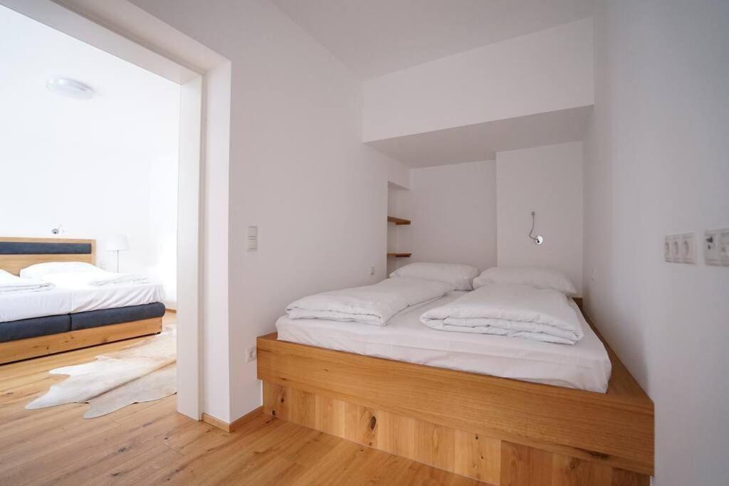 Apartament Authentic Austrian Flat In The South Of Vienna Modling Zewnętrze zdjęcie