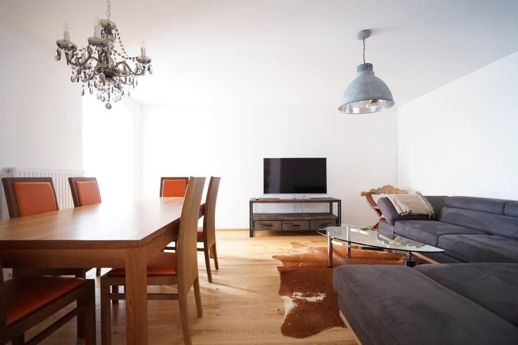 Apartament Authentic Austrian Flat In The South Of Vienna Modling Zewnętrze zdjęcie