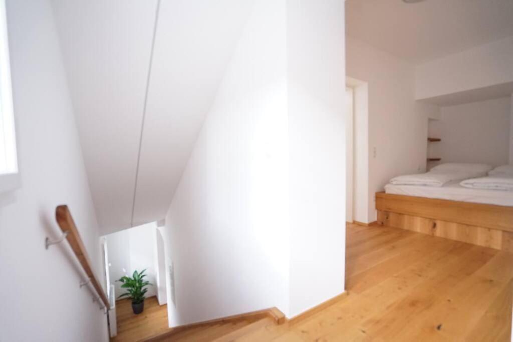 Apartament Authentic Austrian Flat In The South Of Vienna Modling Zewnętrze zdjęcie
