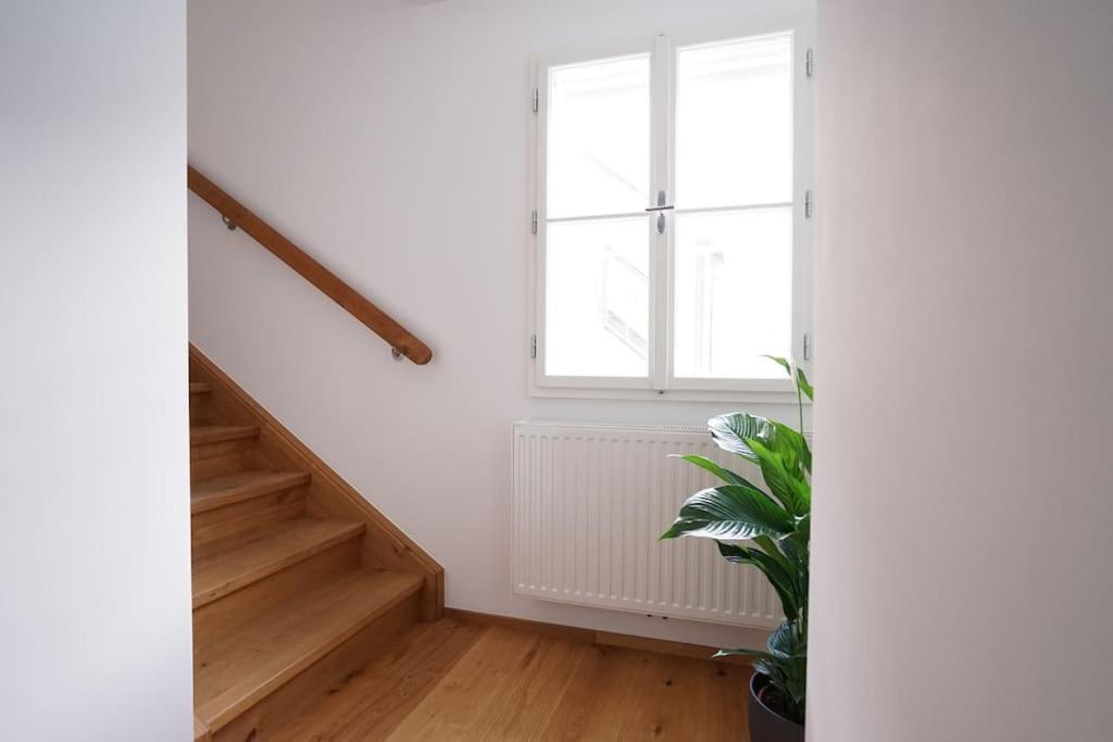 Apartament Authentic Austrian Flat In The South Of Vienna Modling Zewnętrze zdjęcie