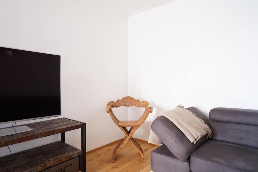 Apartament Authentic Austrian Flat In The South Of Vienna Modling Zewnętrze zdjęcie