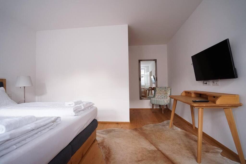 Apartament Authentic Austrian Flat In The South Of Vienna Modling Zewnętrze zdjęcie